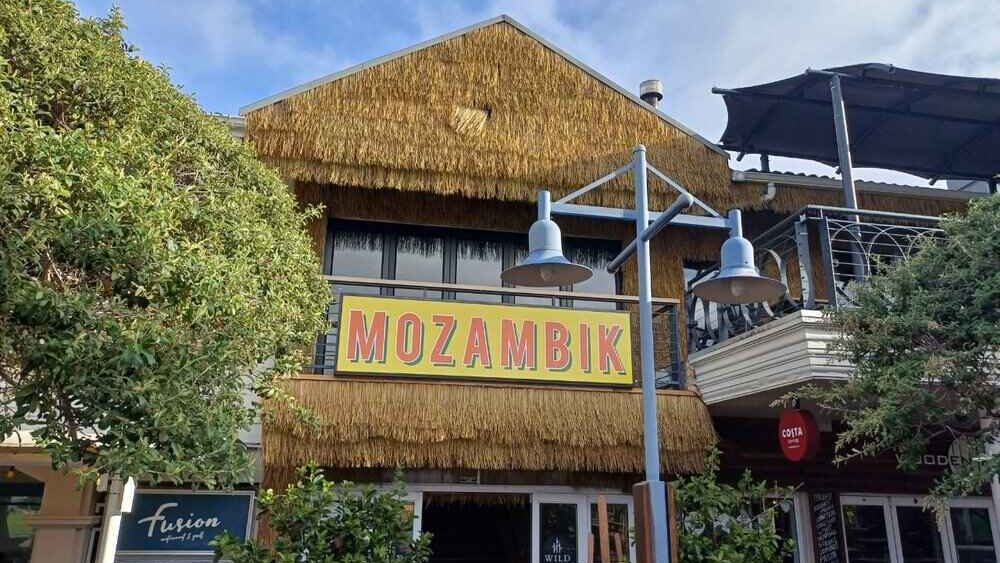 Mozambik store front