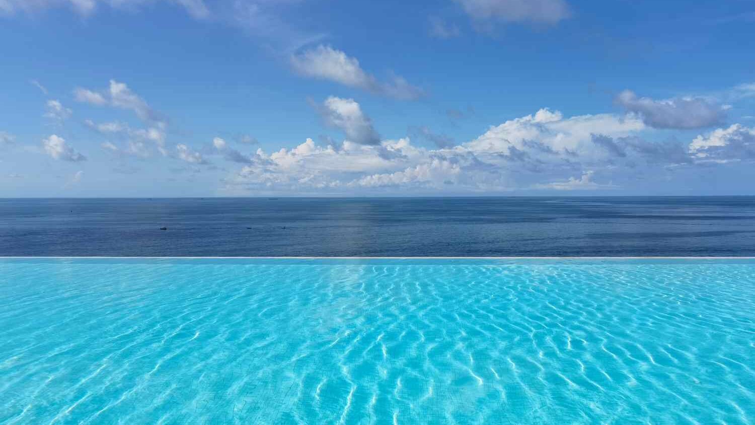 Infinity Pool In Hotel near Airport CapeTown