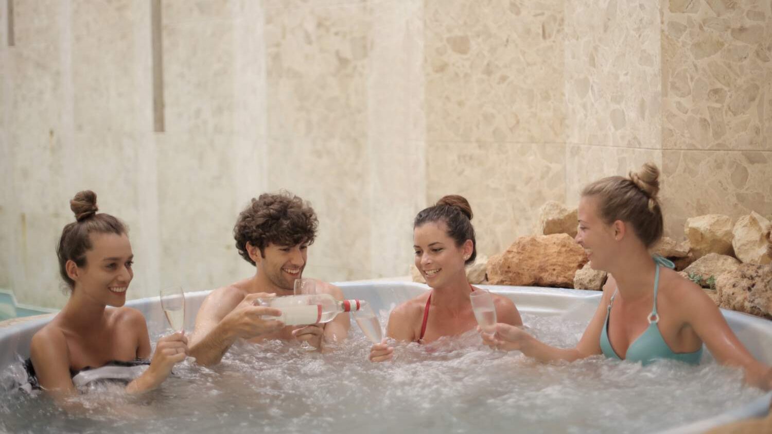fourseater Jacuzzi at The Marly Hotel