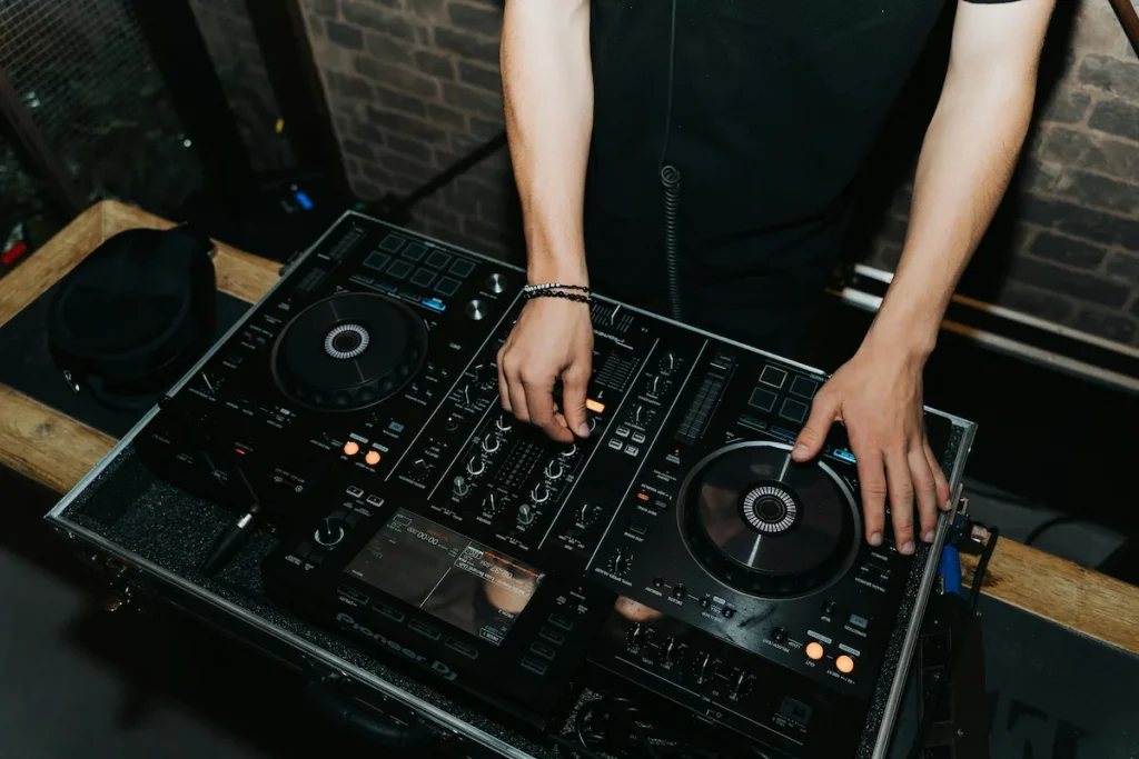 DJ Table - Best Clubs Cape Town