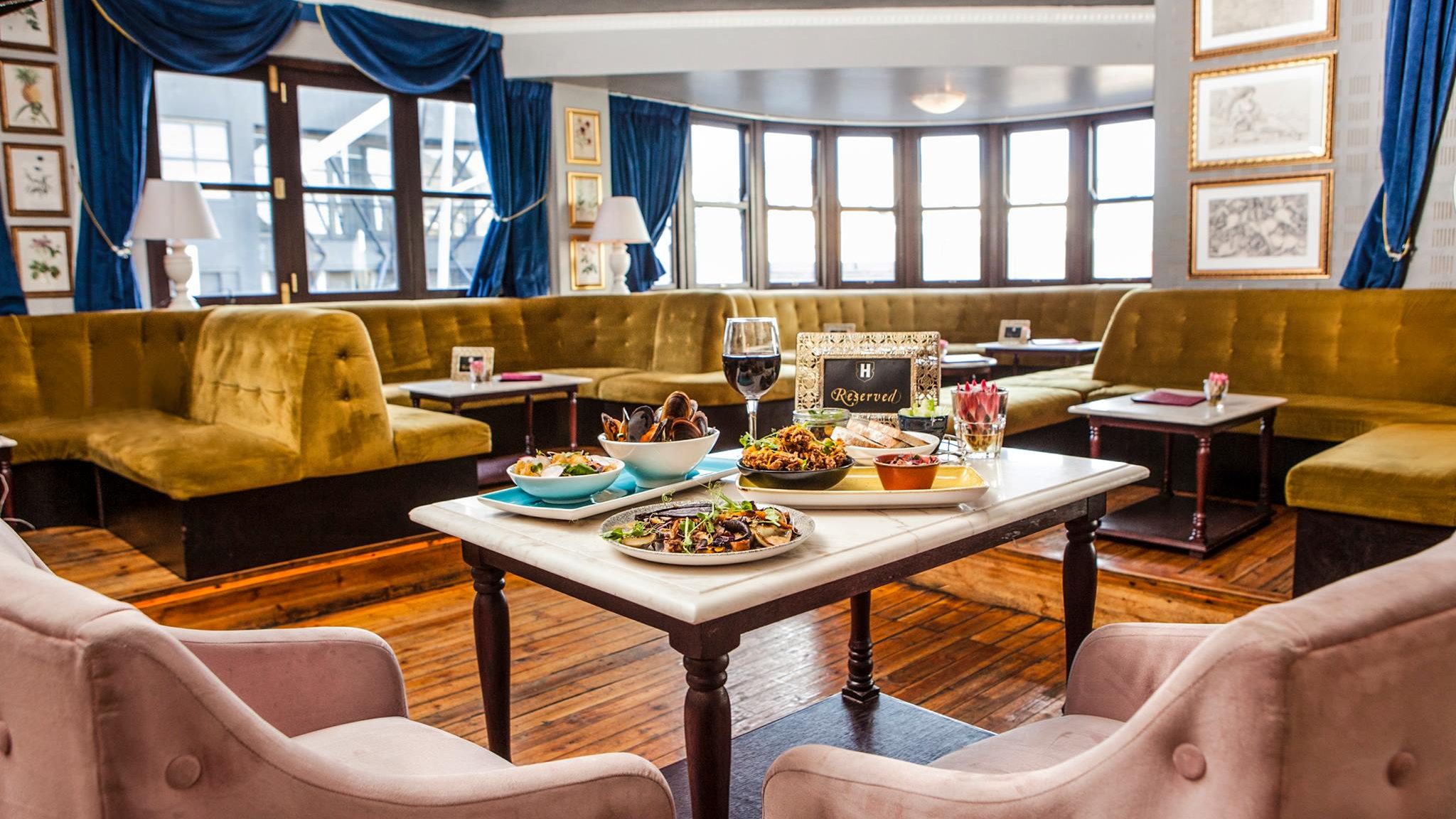 Harringtons Cocktail Lounge