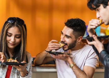 3 friends eating Cape Town street food