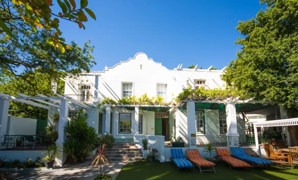 Mountain Manor Guesthouse - Pet Friendly Stays