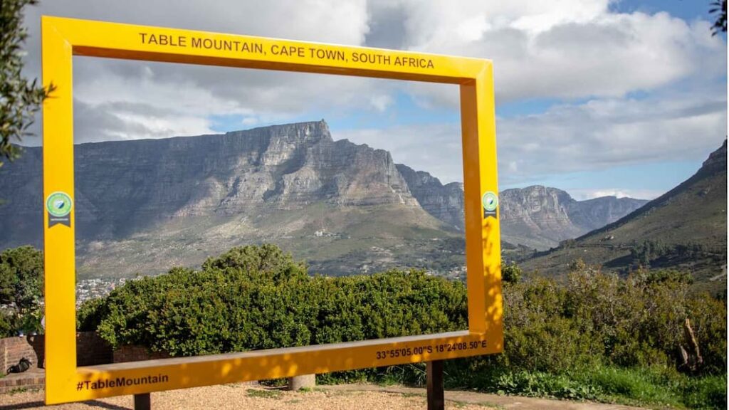 Table Mountain hike, cheap fun activity in Cape Town