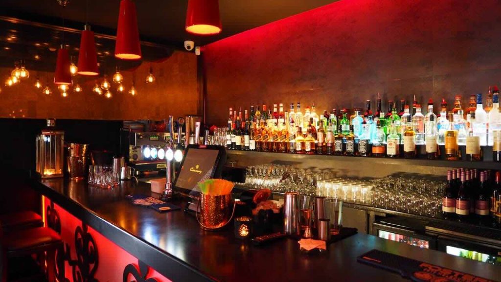 Bars and Lounges - Navigating Cape Town Nightlife like a local