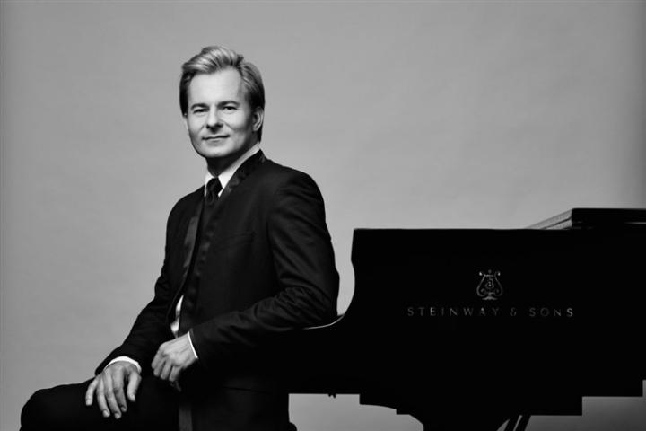Charl du Plessis – Mozart, Mambo & Merlot - Concerts in Cape Town