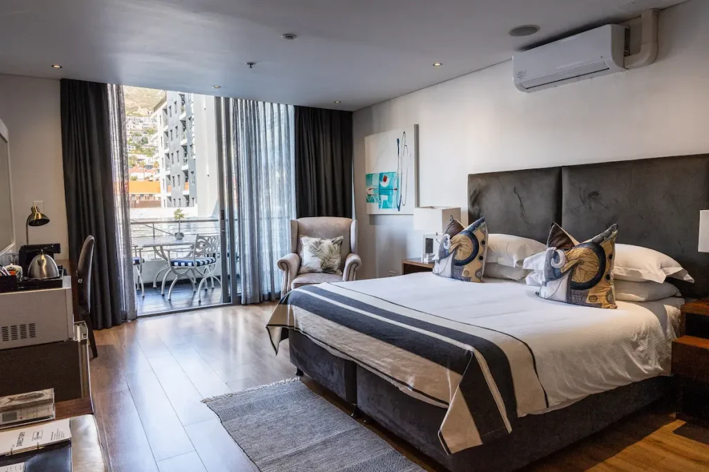 Room at The New Kings Hotel, Cape Town SA